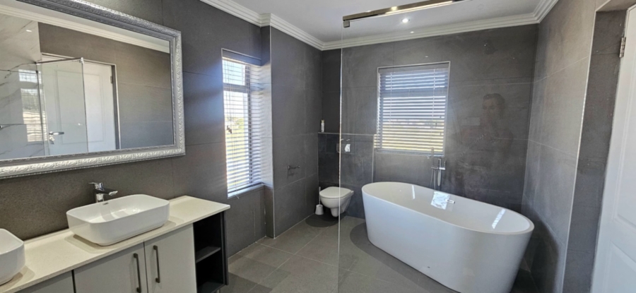 7 Bedroom Property for Sale in Gansbaai Central Western Cape